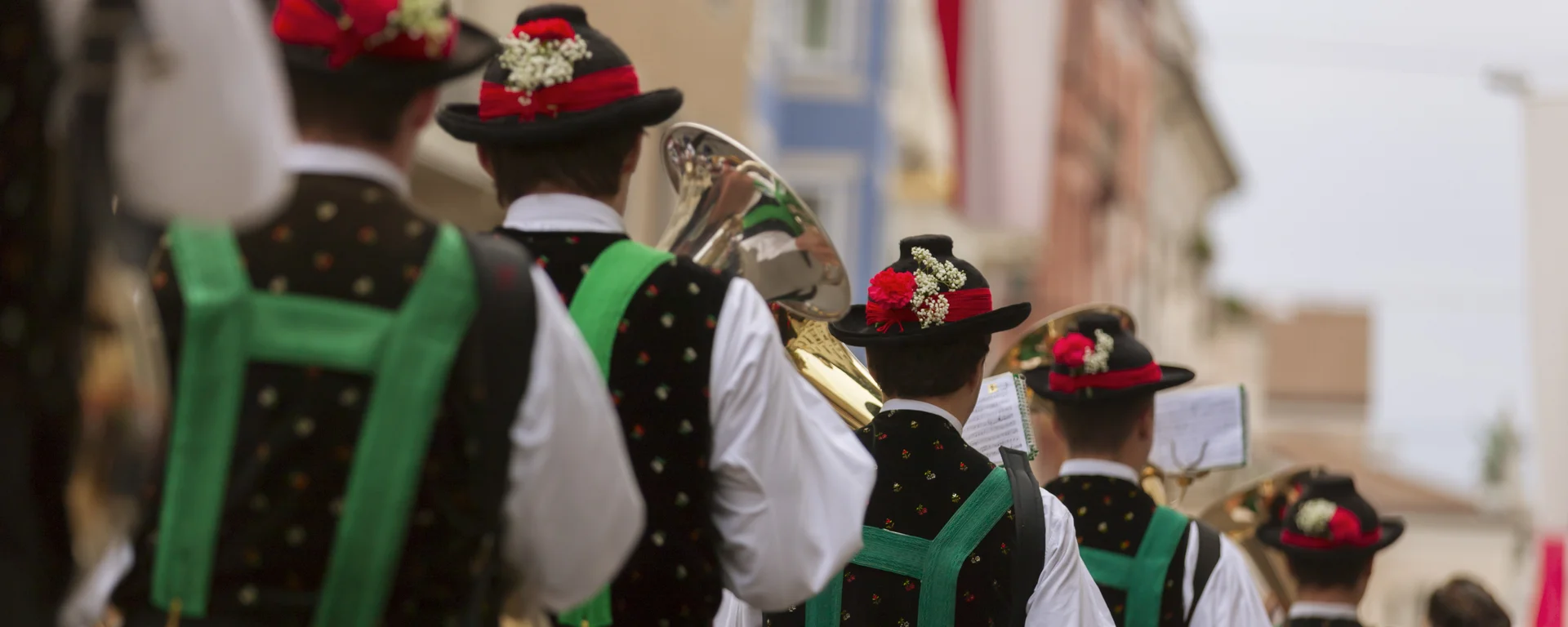 Erkunden Sie die Geschichte und Kultur Schennas